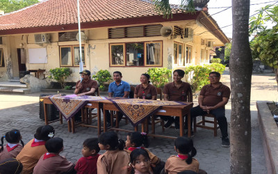 Sosialisasi Pengolahan Limbah dan Pemanfaatan Limbah di SD No. 6 Benoa oleh Role Foundation